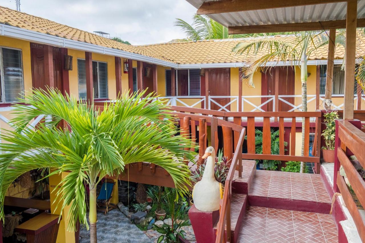 Hotel BAHÍA Tela Exterior foto